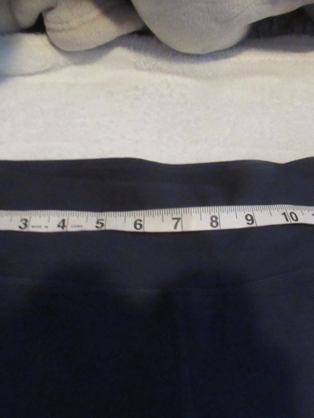 ALO Yoga Navy Leggings with Pleated Side Detail - Picture 8 of 16